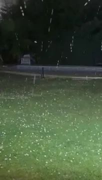 Los_videos_del_fuerte_granizo_que_cayó_en_el_AMBA_durante_la_madrugada__“Pensé_que_eran_bombas”___TN