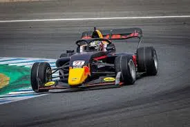 Mattia  Colnaghi corriendo