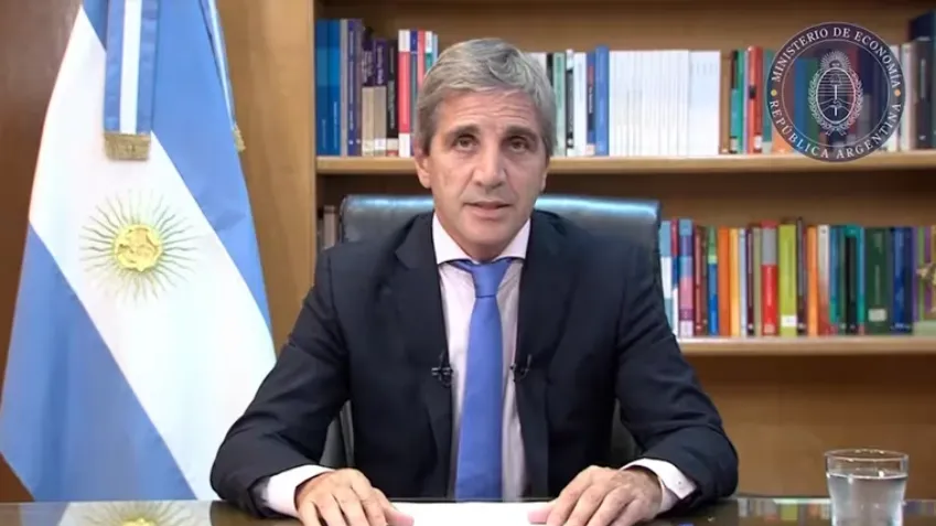 Luis Caputo anouncing