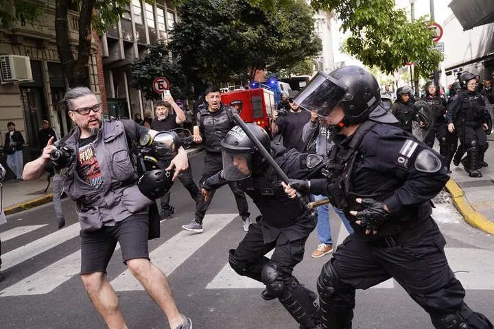 Conflicto universitario periodista