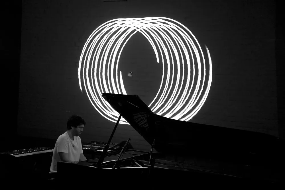 Julián Tenembaum + Flo Pasquali en el CETC 02- foto de Mateo Cianfoni