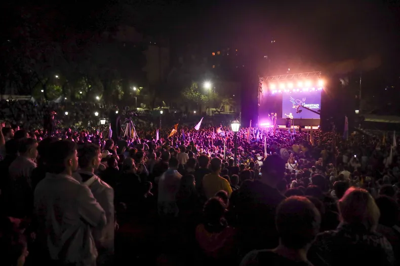 javier-milei-y-karina-milei-parque-lezama